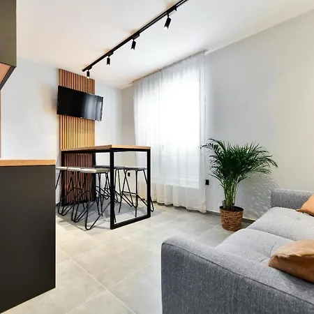 Maris By Belmont Realty דירה