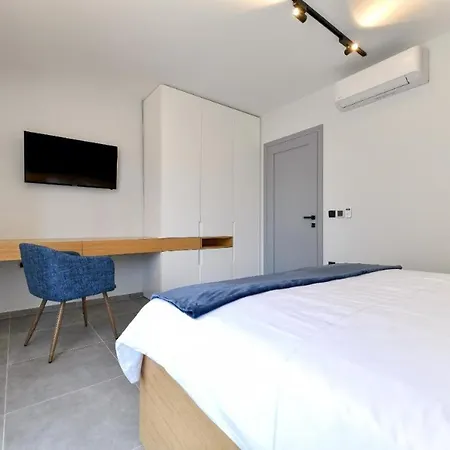 Maris By Belmont Realty *