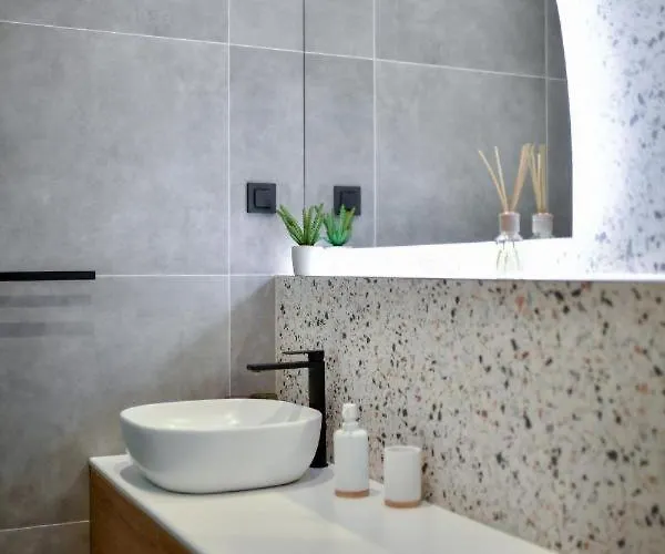 Maris By Belmont Realty アパート *