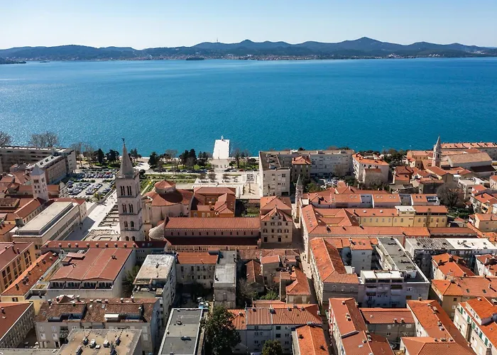 Maris By Belmont Realty アパート